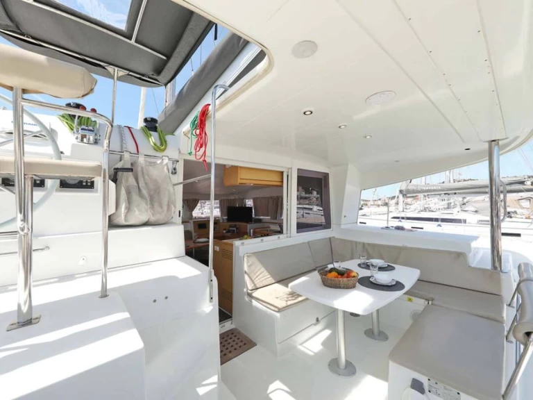 Noleggio Catamarano Lagoon con patente nautica