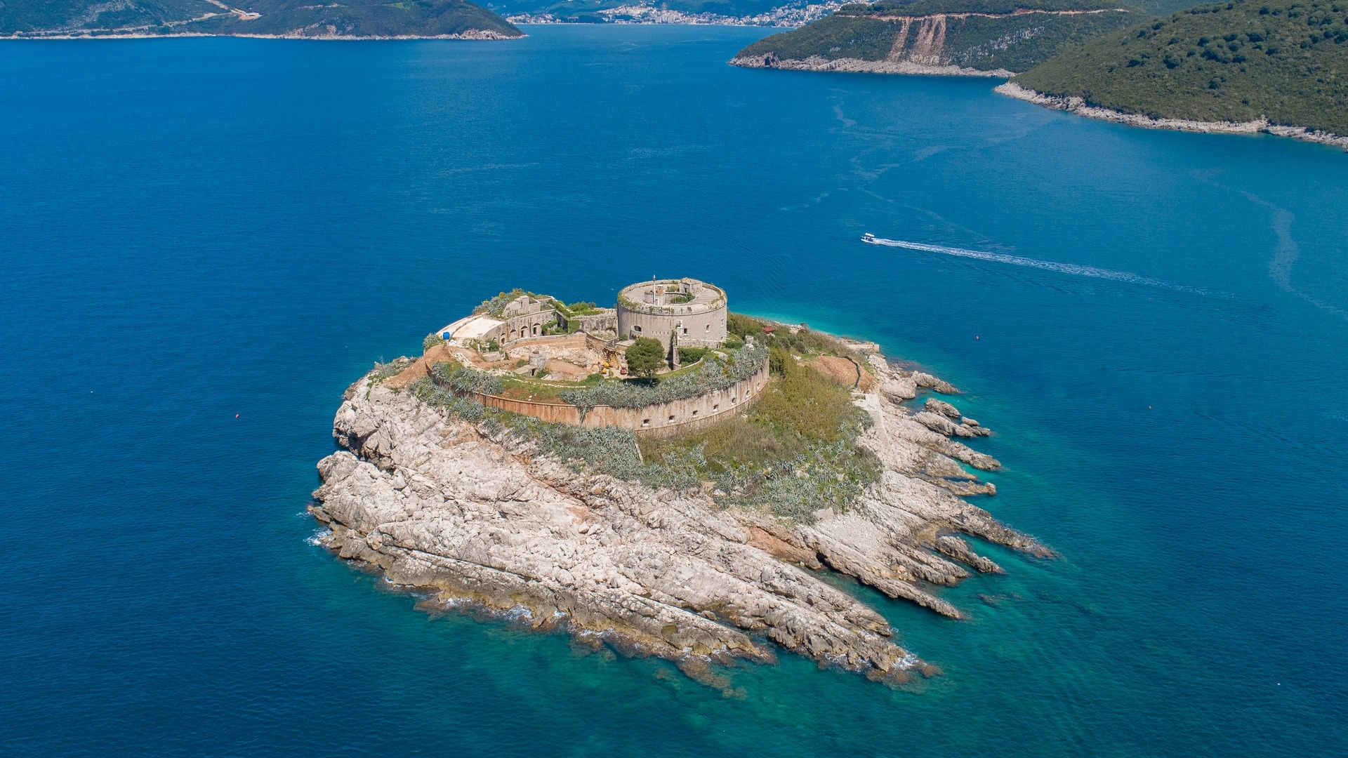 Noleggio Barca a motore con o senza skipper Poseidon a Perast