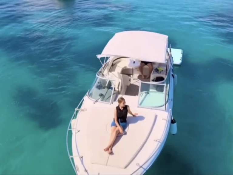 Noleggio Barca a motore Four Winns con patente nautica