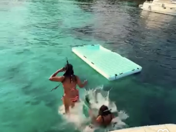 Noleggiare una Four Winns Sundowner 285 a Cannes