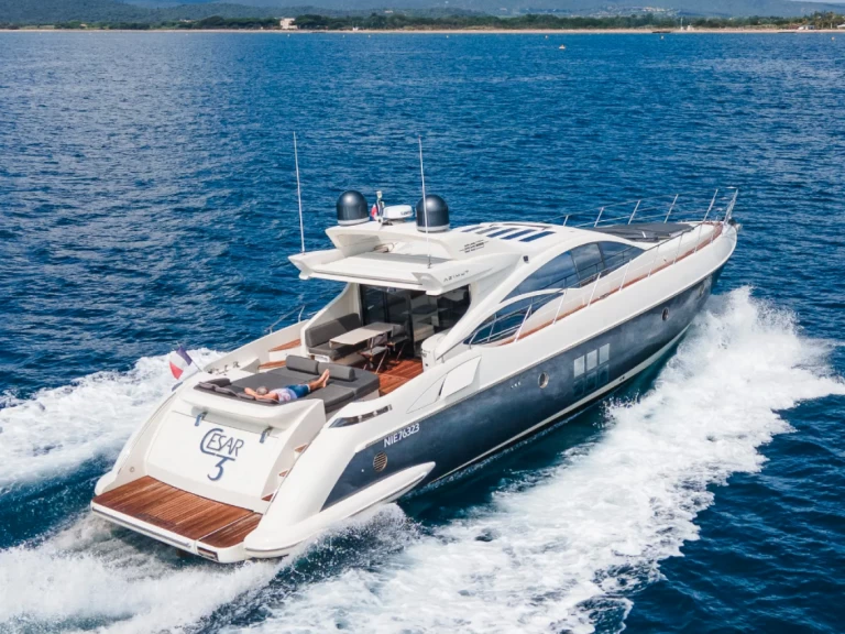 Noleggiare una Azimut Azimut 68 S a Saint-Tropez