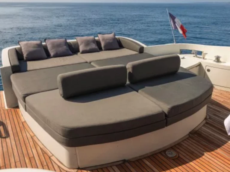 Noleggio Yacht di lusso con o senza skipper Azimut a Saint-Tropez