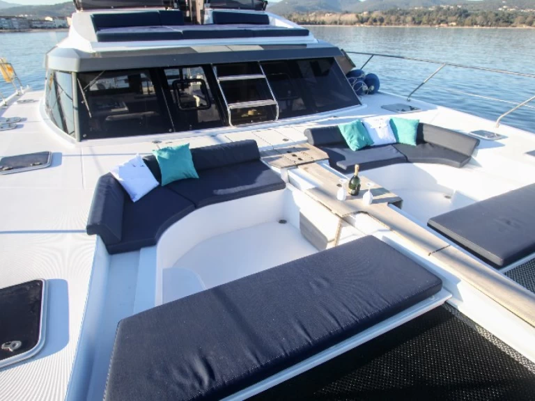 Noleggio barche Bavaria Nautitech 47 Power a Saint-Raphaël su Samboat