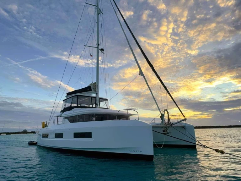 Noleggio barche Lagoon Halekulani a Bahamas su Samboat