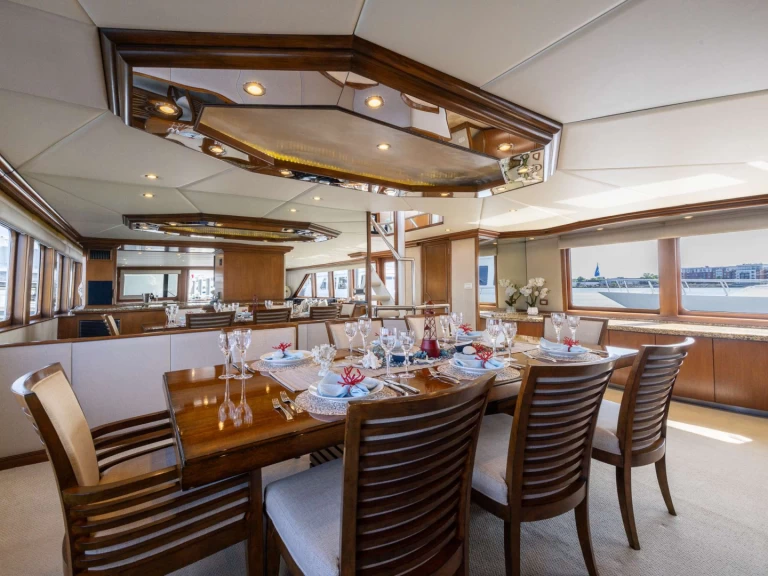 Noleggio Yacht di lusso a New England – Flagship SERENITY 122