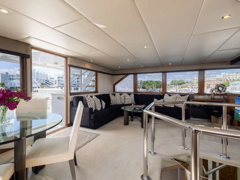 Noleggio barche Flagship SERENITY 122 a New England su Samboat