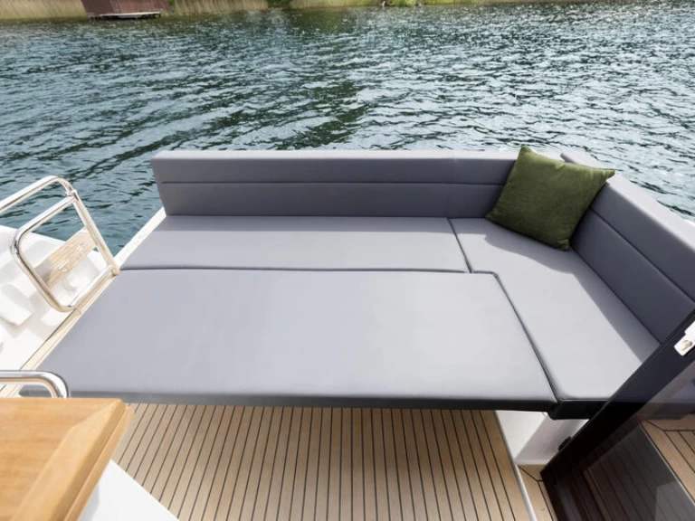 Barca a motore a noleggio a Pola al miglior prezzo