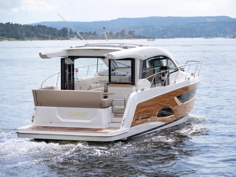 Sealine Sealine C390 da affittare a  Pola