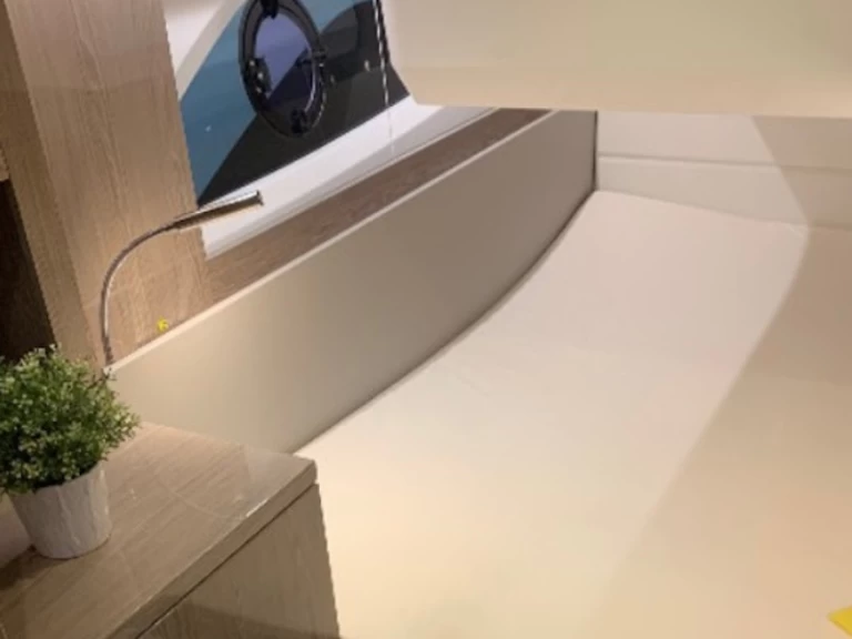 Noleggio a Pola – Sealine Sealine C390 su SamBoat