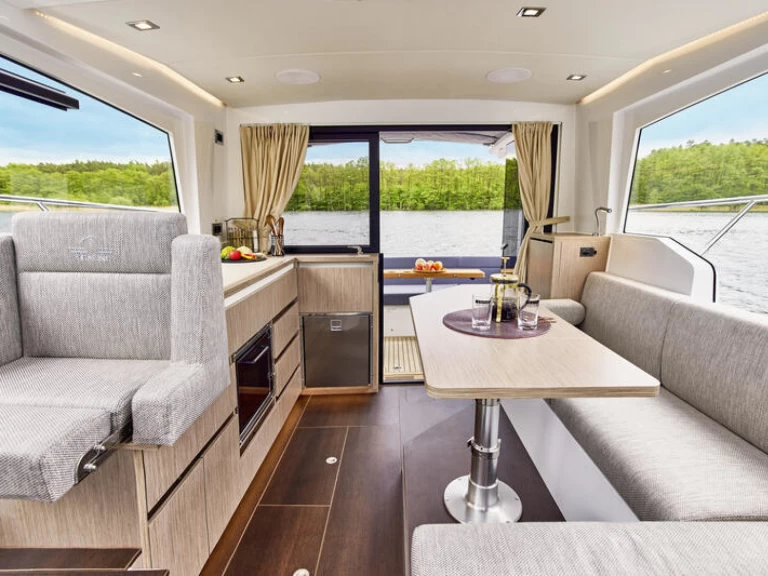 Noleggio Barca a motore Sealine con patente nautica