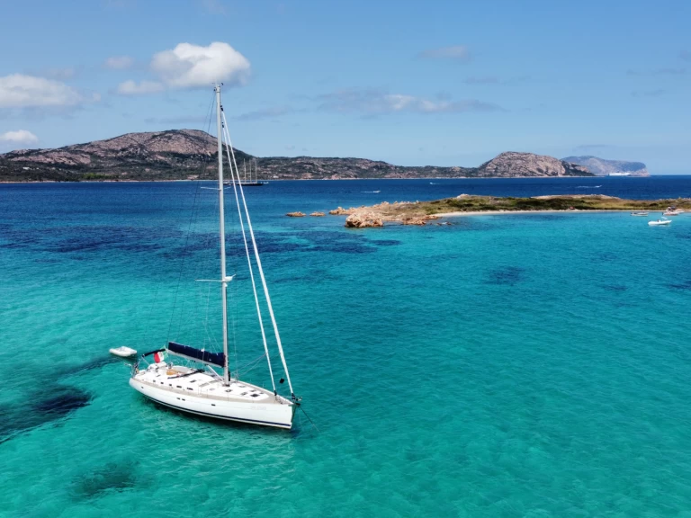 Barca a vela a noleggio a Cagliari Port al miglior prezzo