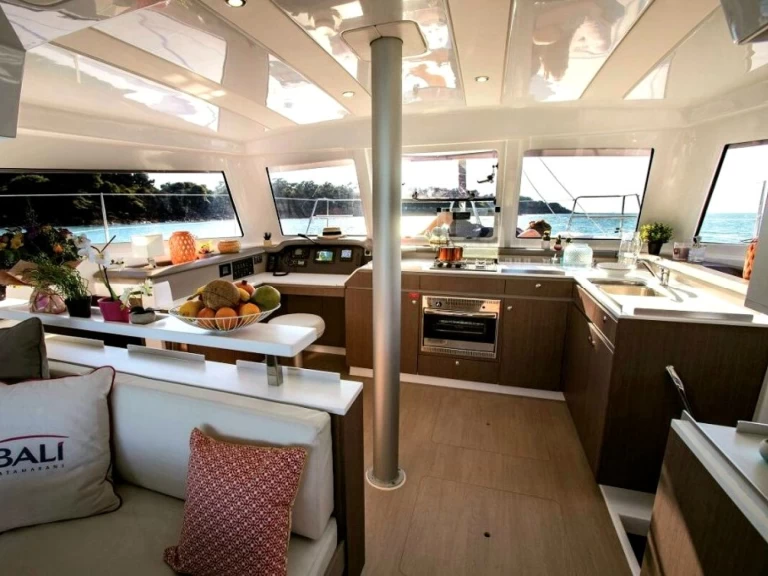 Noleggio Catamarano Bali con patente nautica