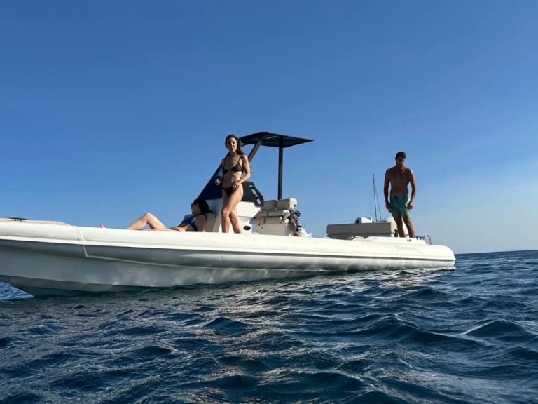 Noleggio a Platys Gyalós – Oceanic A7 su SamBoat