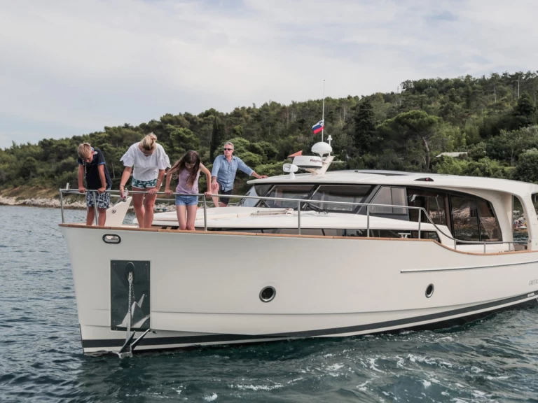 Noleggio a Pola – Greenline Yachts Greenline 40 su SamBoat