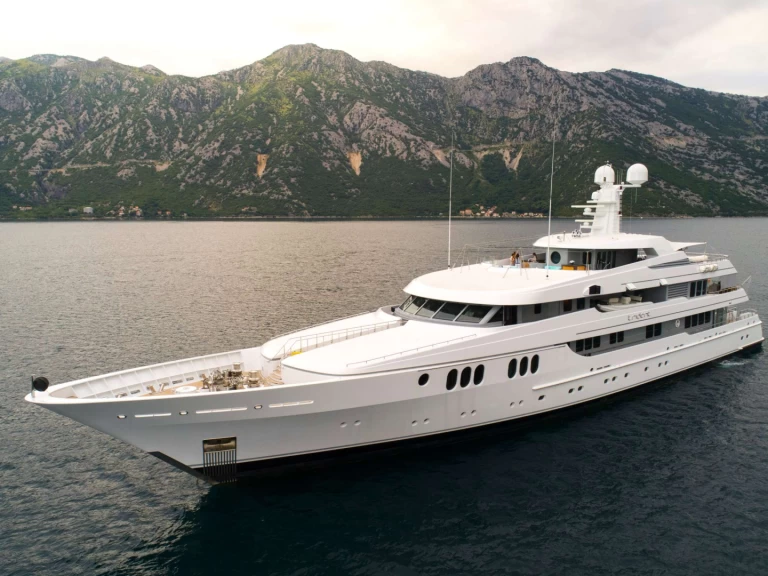 Noleggio Yacht di lusso Feadship con patente nautica