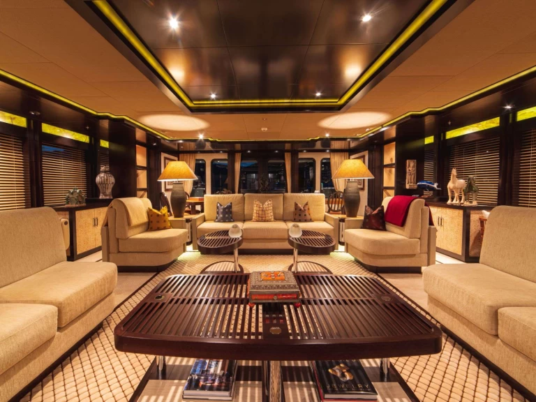 Yacht di lusso a noleggio a Tivat al miglior prezzo