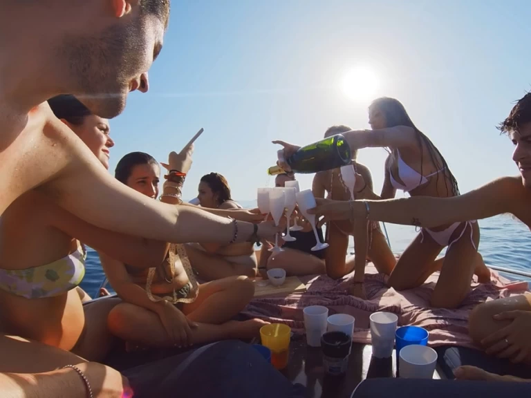 Barca a motore a noleggio a Fuengirola al miglior prezzo