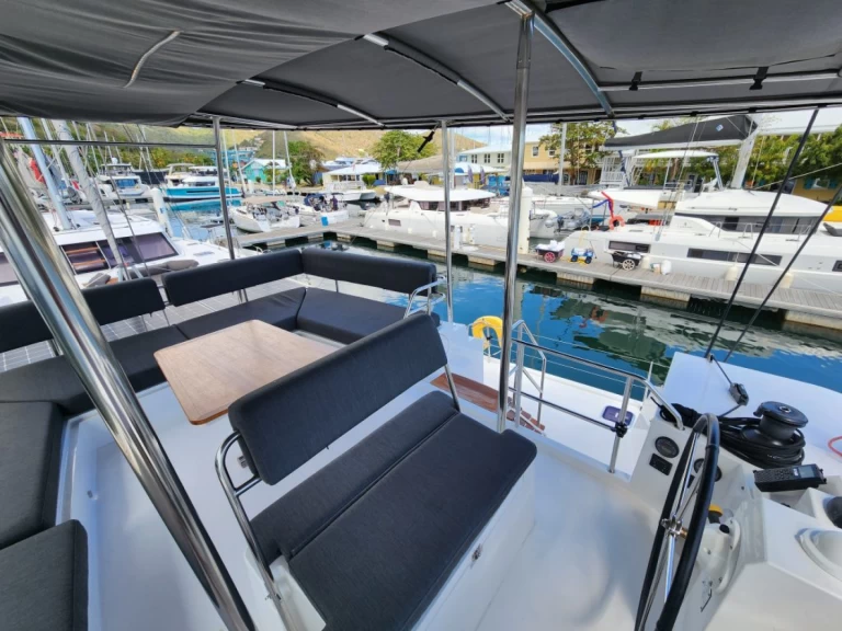 Noleggiare una Nautitech Nautitech 46 Fly a Road Town