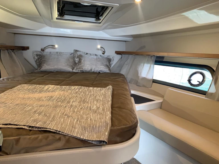 Barca a motore a noleggio a Trogir al miglior prezzo