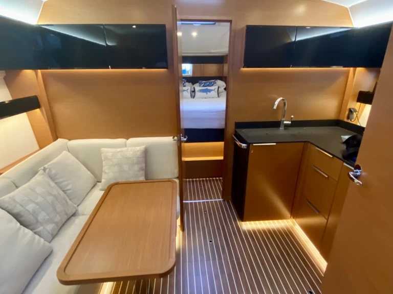 Barca a motore a noleggio a Nizza al miglior prezzo