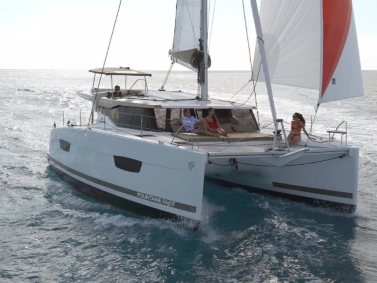 Noleggio Catamarano Fountaine Pajot con patente nautica