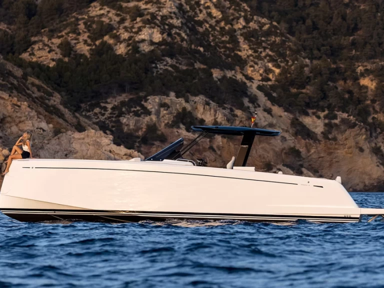 Noleggiare una Pardo Yachts Pardo 38 a Saint-Tropez