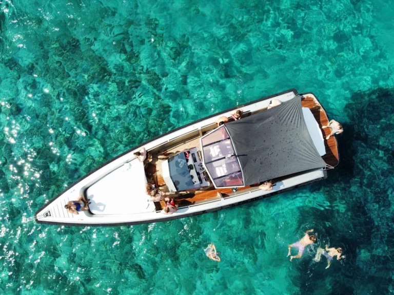 Noleggio Barca a motore Wally con patente nautica