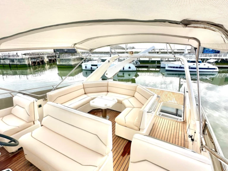 Noleggiare una Princess 65 a Lisbona