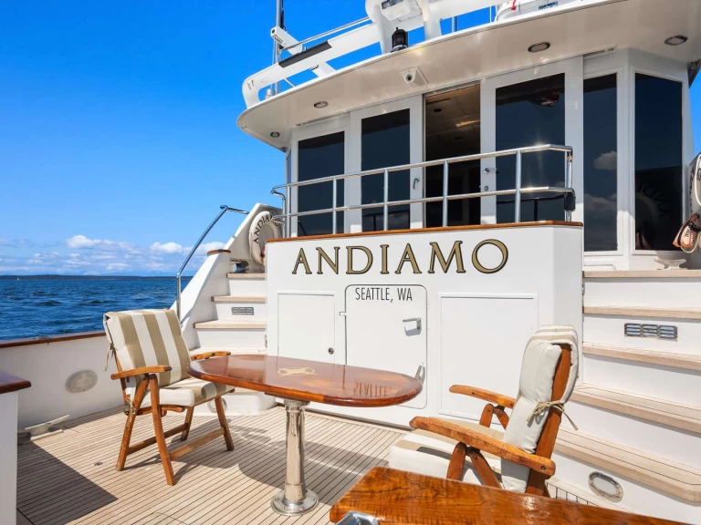 Noleggio Yacht di lusso Broward con patente nautica