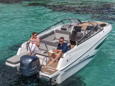 Noleggio Barca a motore con o senza skipper Jeanneau a Saint-Aygulf