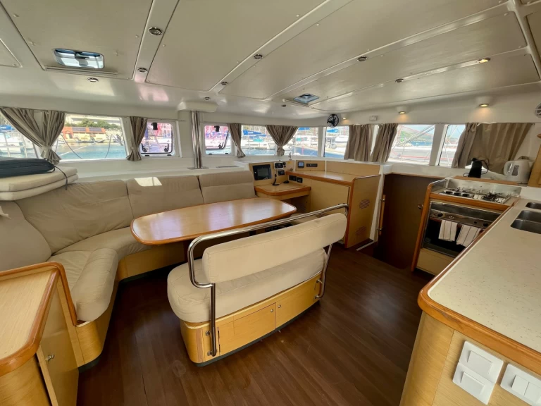 Noleggio barche Lagoon Lagoon 440 a Bossoglina su Samboat