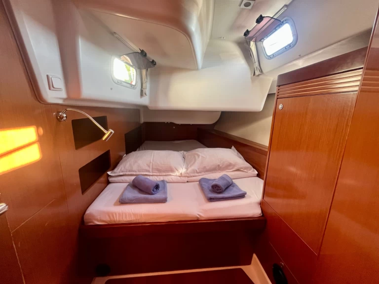 Noleggio barche Bénéteau Oceanis 50 Family a Bossoglina su Samboat