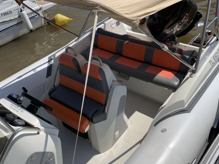 Gommone a noleggio a Hyères al miglior prezzo