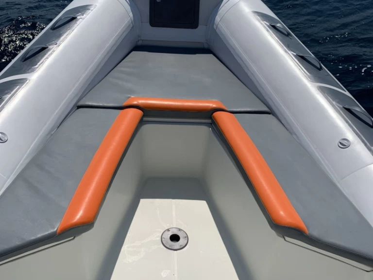 Kardis THUNDERBIRD 780 da affittare a  Hyères