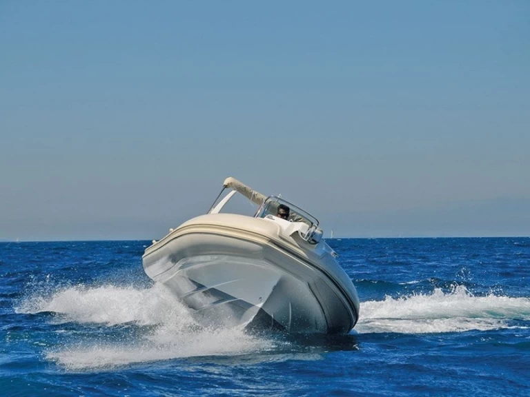 Noleggiare una Capelli Capelli 770 a Hyères