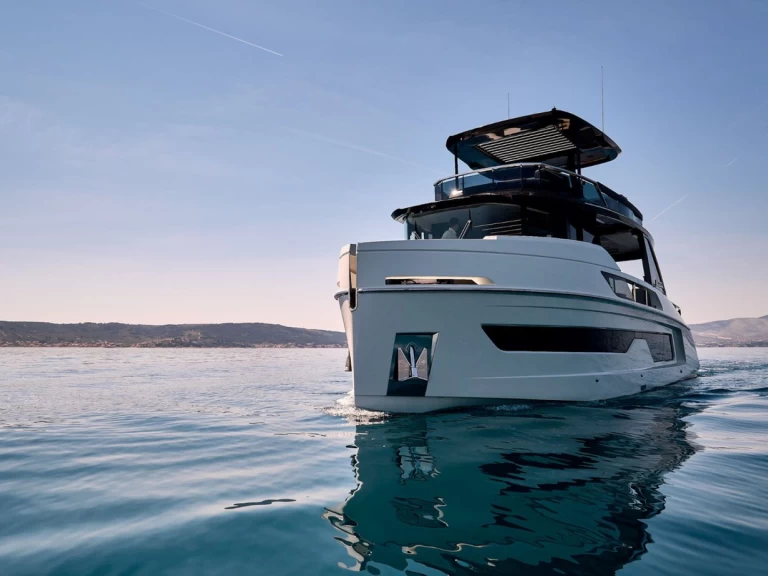 Noleggio Yacht di lusso a Sukošan – Explorer Yacht Explorer Fly 62