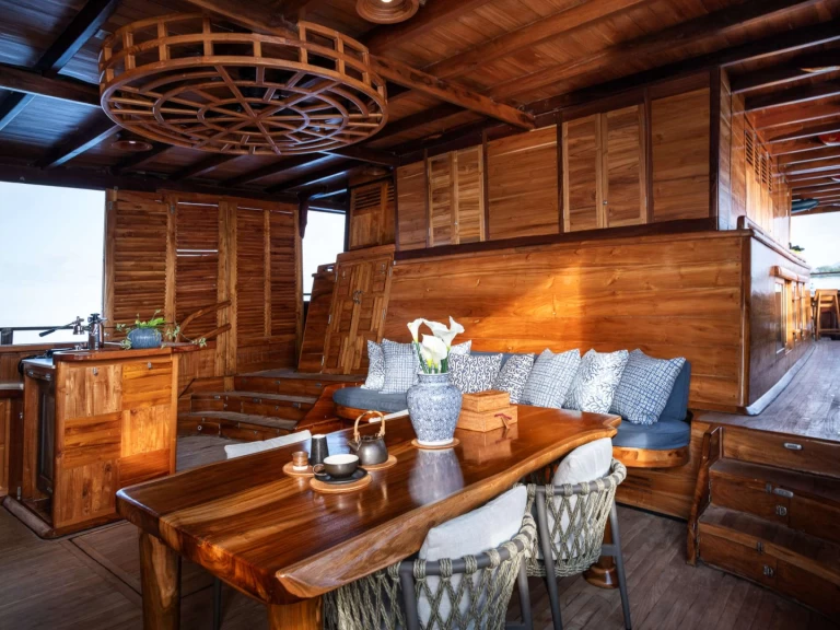 Noleggiare una  SEQUOIA a Raja Ampat Islands