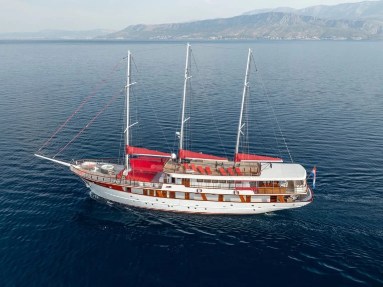 Noleggio Barca a vela a Spalato – Custom Made Barbara