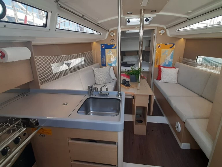 Noleggio Barca a vela Bénéteau con patente nautica