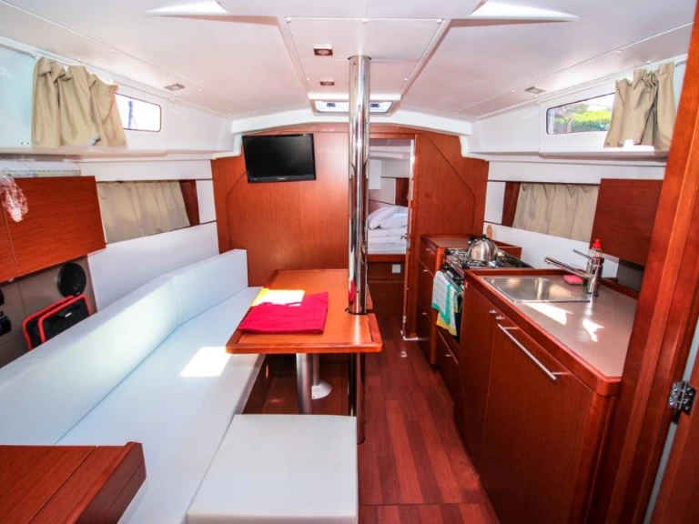 Bénéteau Oceanis 35 da affittare a  Pomer