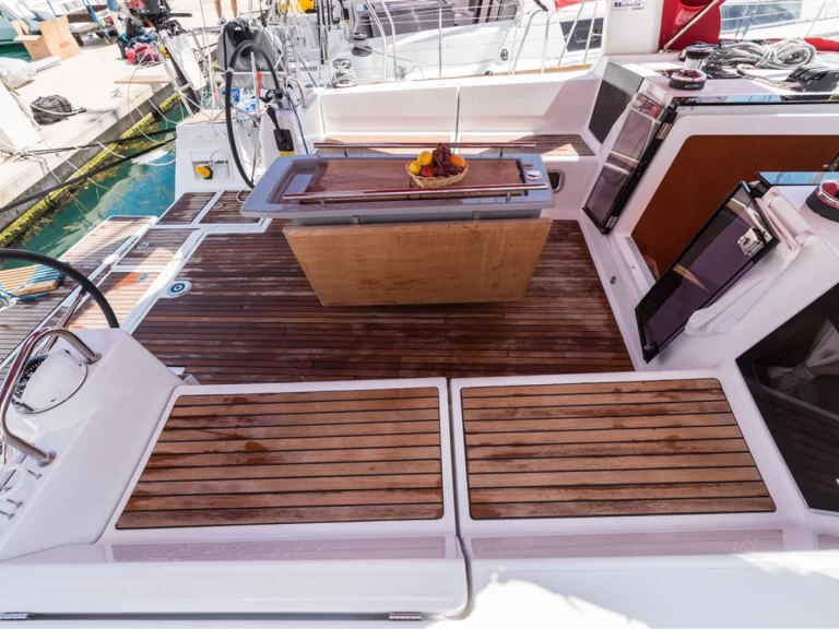 Noleggiare una Bénéteau Oceanis 45 a Spalato