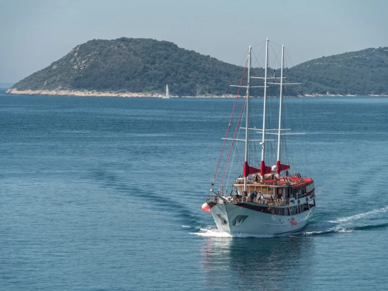 Noleggio Barca a vela a Spalato – Custom Made Barbara