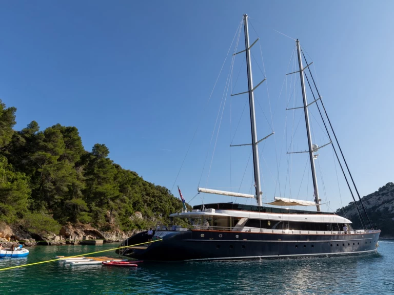 Barca a vela a noleggio a Krilo al miglior prezzo