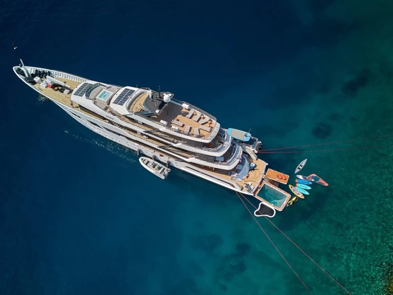 Noleggio Yacht di lusso Custom Made con patente nautica