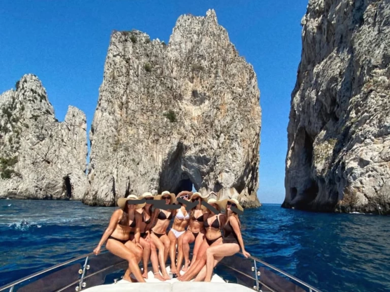 Noleggiare una Darlin Gozzo napoletano veloce  a Napoli