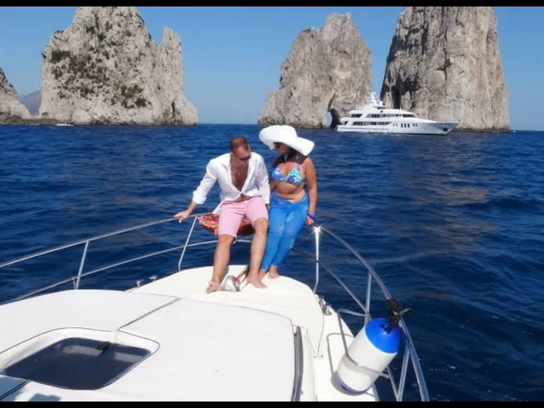 Noleggio Barca a motore con o senza skipper Darlin a Napoli