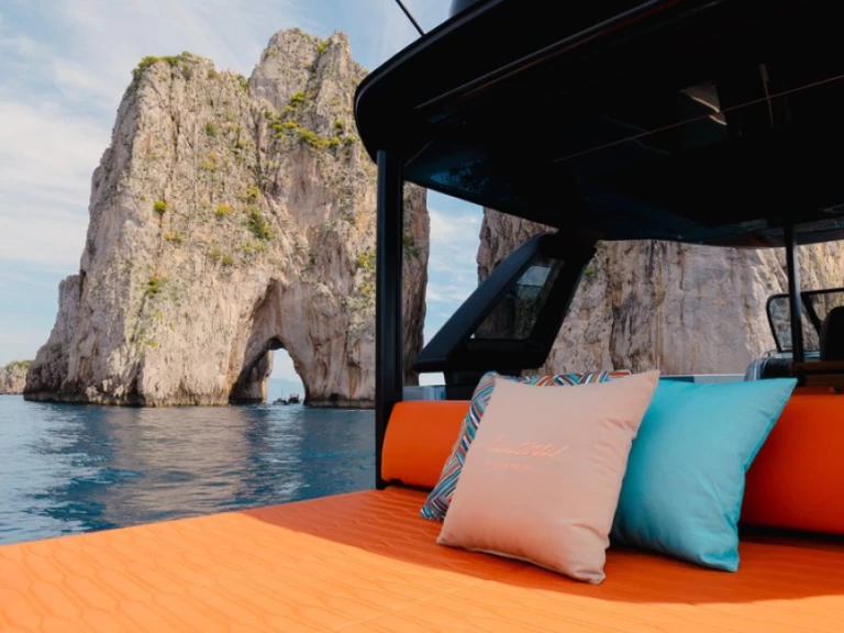 Noleggio Yacht di lusso con o senza skipper Cranchi a Castellammare di Stabia