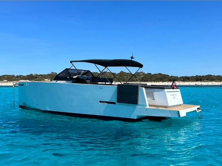 Noleggiare una DE ANTONIO Yachts 33 a Ibiza Town