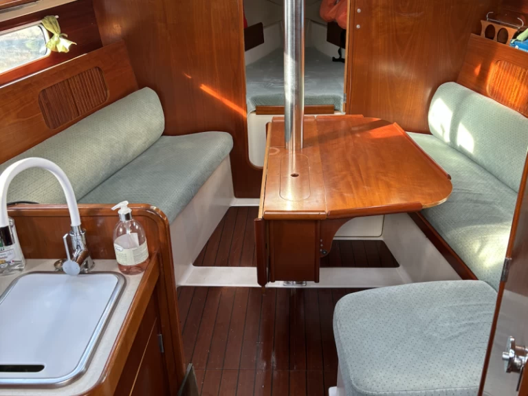 Noleggiare una Bénéteau Oceanis 321 a Saint-Cyprien