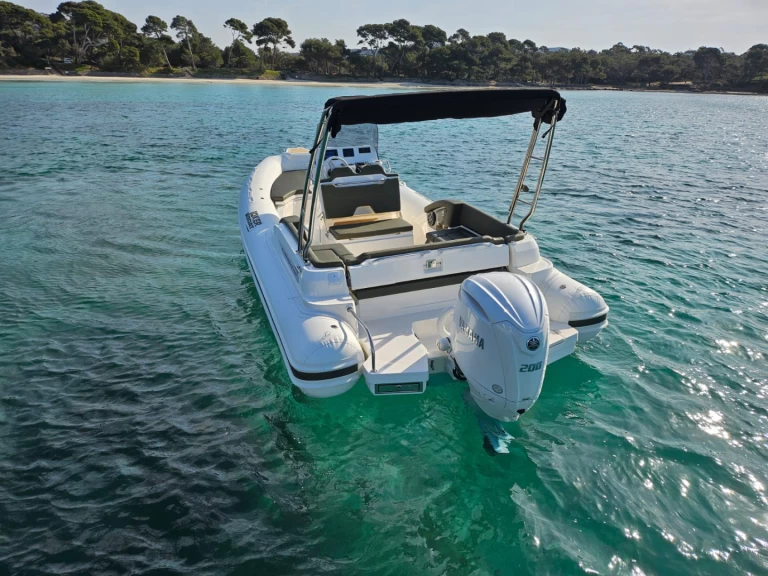Noleggio barche Port du Lavandou economico Clubman 22